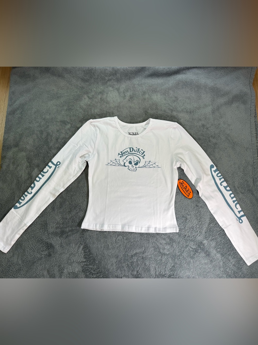 Von Dutch NWT Women’s White Long Sleeve Crop Tee with Teal Logo and Sleeve Print
